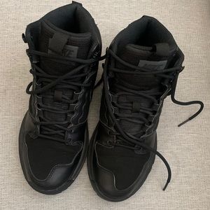 Nike Dual Fusion Hills Mid Black Boots